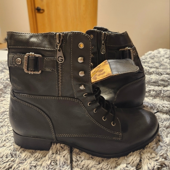 G By GUESS Combat moto Ankle Boots Black Leather (Probably Faux Not Sure) - Picture 1 of 5